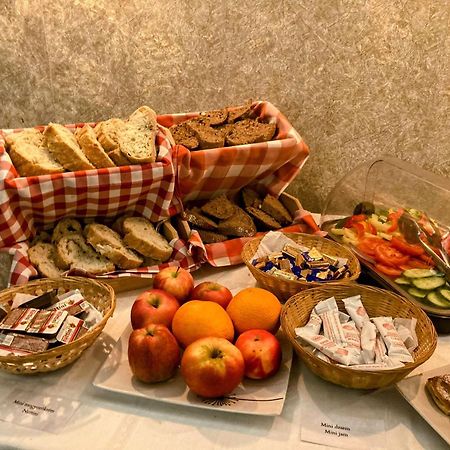 Oereg-To Hotel Es Rendezvenyter تاتا المظهر الخارجي الصورة