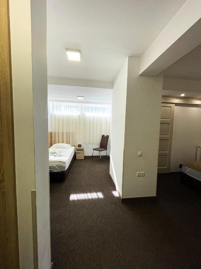 Oereg-To Hotel Es Rendezvenyter تاتا المظهر الخارجي الصورة