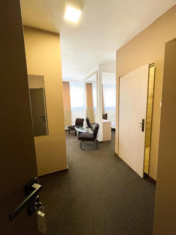 Oereg-To Hotel Es Rendezvenyter تاتا المظهر الخارجي الصورة