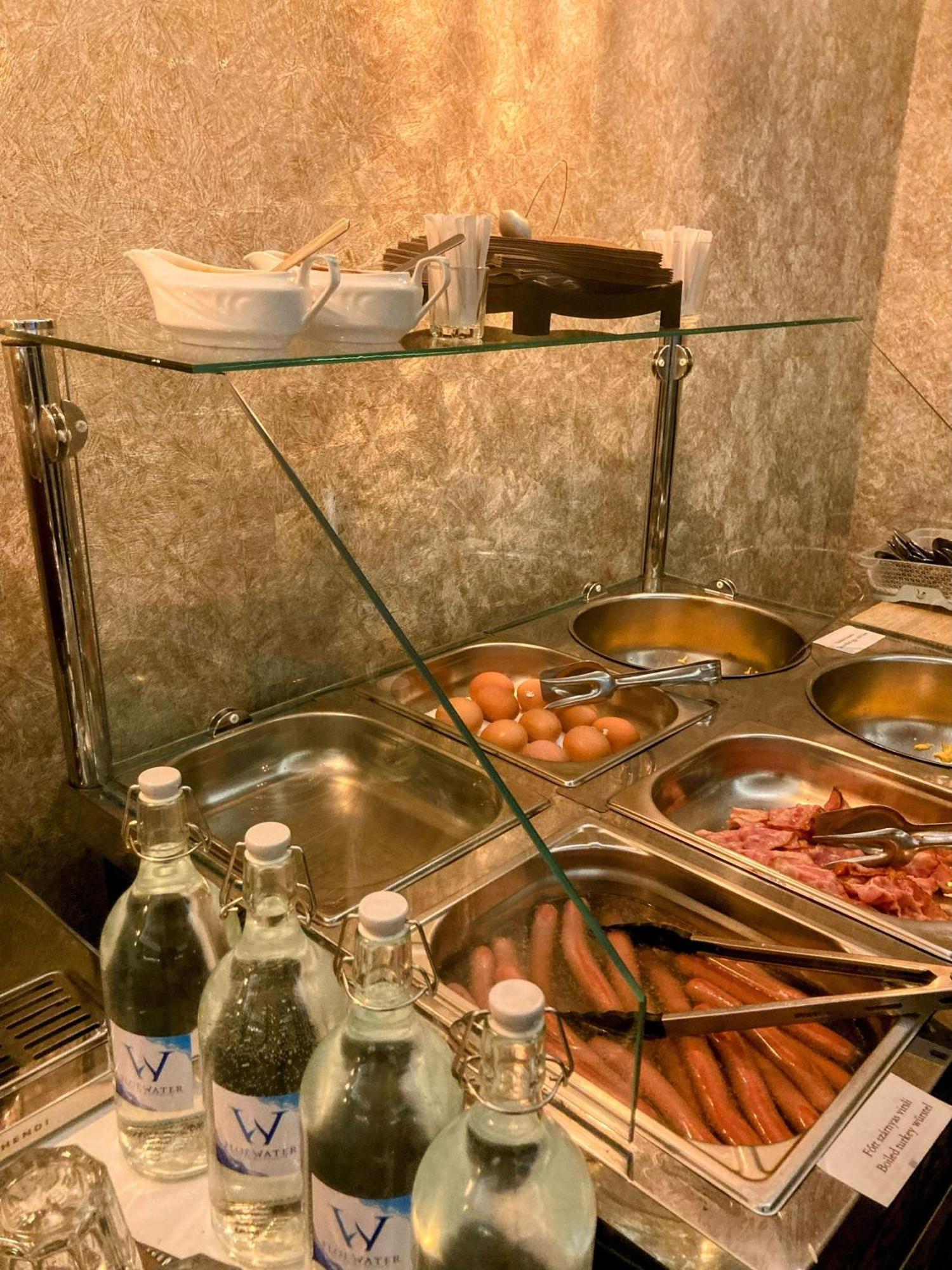 Oereg-To Hotel Es Rendezvenyter تاتا المظهر الخارجي الصورة